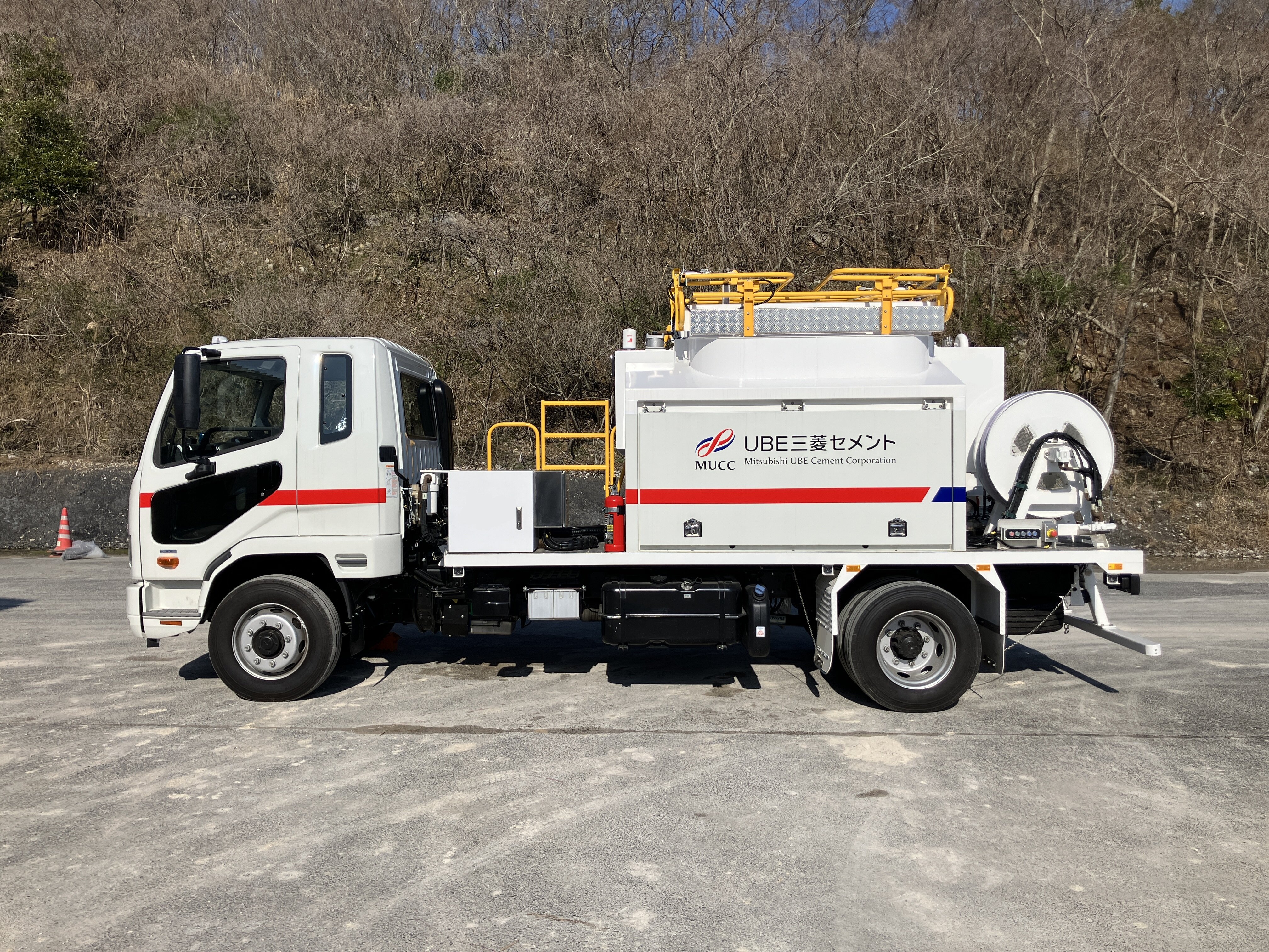 バルクエマルション移動式製造設備.JPG