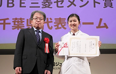 「第14回科学の甲子園全国大会」当社展示ブースでの実験の様子